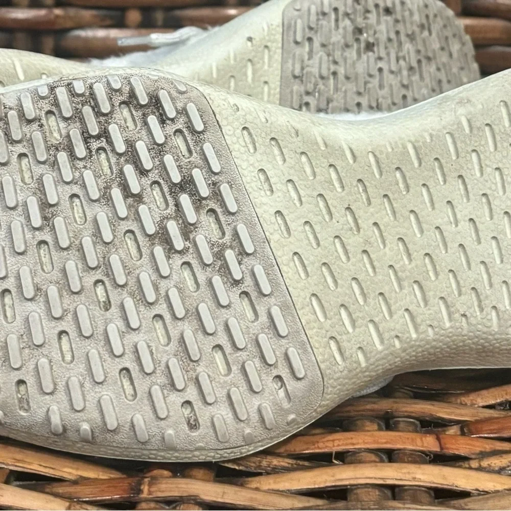 AllBirds Wool Dashers Fluffs Women's White Shoes - Women's Size 9